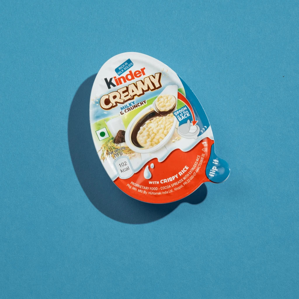 Genieße den unwiderstehlichen Genuss von Kinder Creamy Milky & Crunchy: Zarte Milchcreme umhüllt von knusprigen Keksstücken, verschmolzen zu einem unvergleichlichen Geschmackserlebnis. Perfekt für alle, die cremige und knusprige Köstlichkeiten lieben!