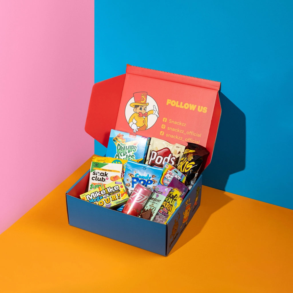 Entdecke das Unbekannte mit der Snackzz Mystery Box! Eine Welt voller köstlicher Überraschungen erwartet dich. Von süßen Leckereien bis hin zu herzhaften Snacks - jede Box ist ein Abenteuer für deine Geschmacksnerven. Bestelle jetzt und lass dich überraschen!